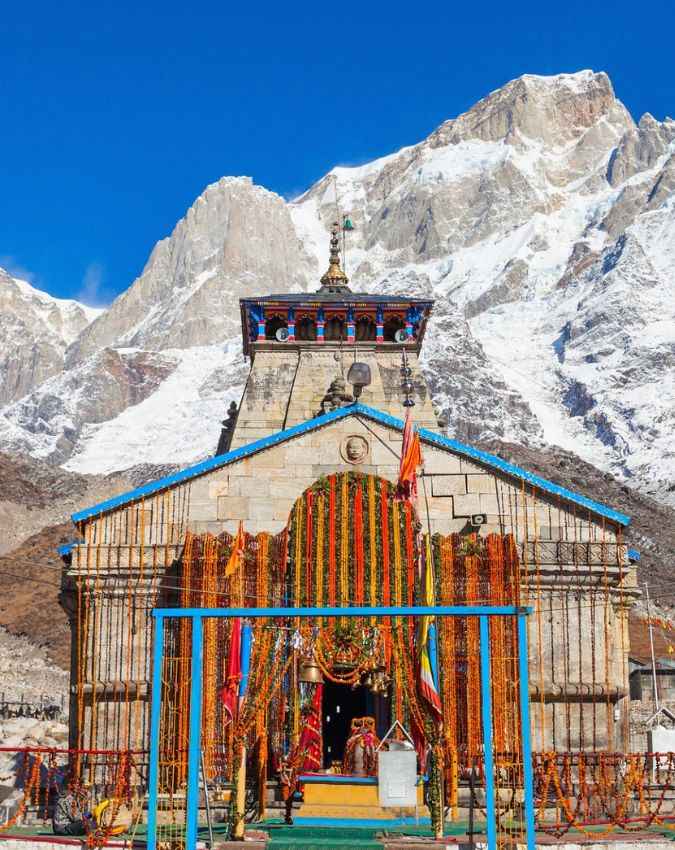 केदारनाथ मंदिर में हैं स्वयंभू शिवलिंग