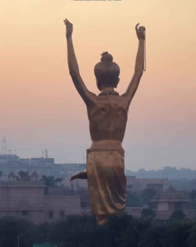 अक्षरधाम फ्लाईओवर से दिखती है प्रतिमा