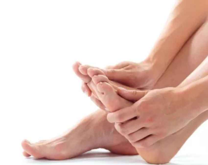 पैरों में सूजन होना