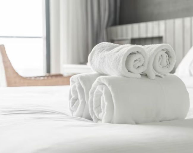 Hotel Mein Safed Rang Ka Toliya-1-2