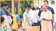 गोरखपुर में जनता दर्शन करते माननीय मुख्यमंत्री योगी आदित्यनाथ