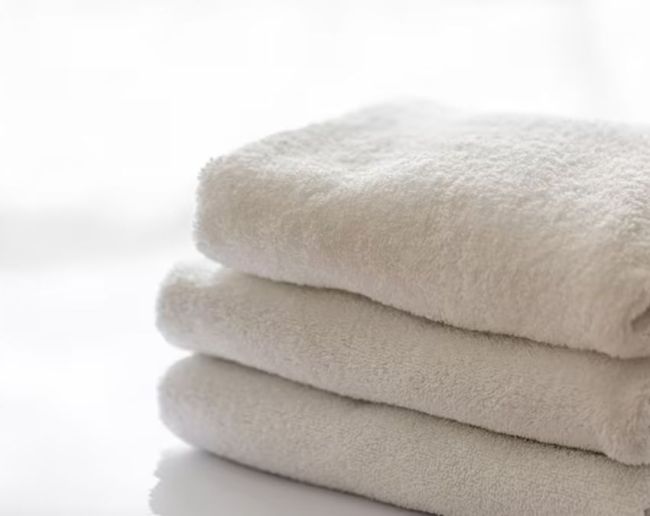 Hotel Mein Safed Rang Ka Toliya-1-2-3