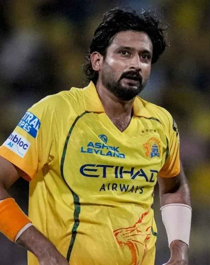 खलील भी चोट के चलते हुए बाहर