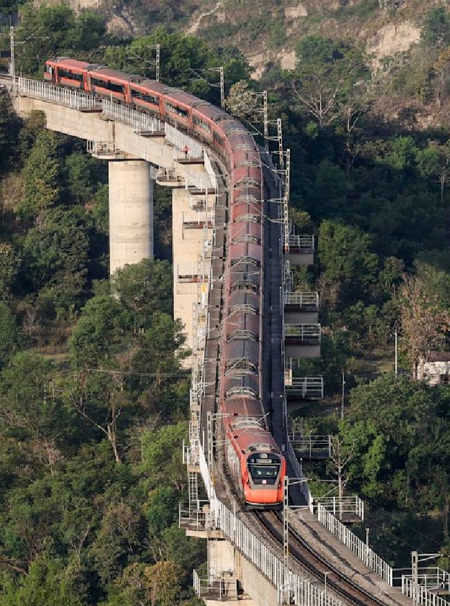 Vande Bharat Train-1-2