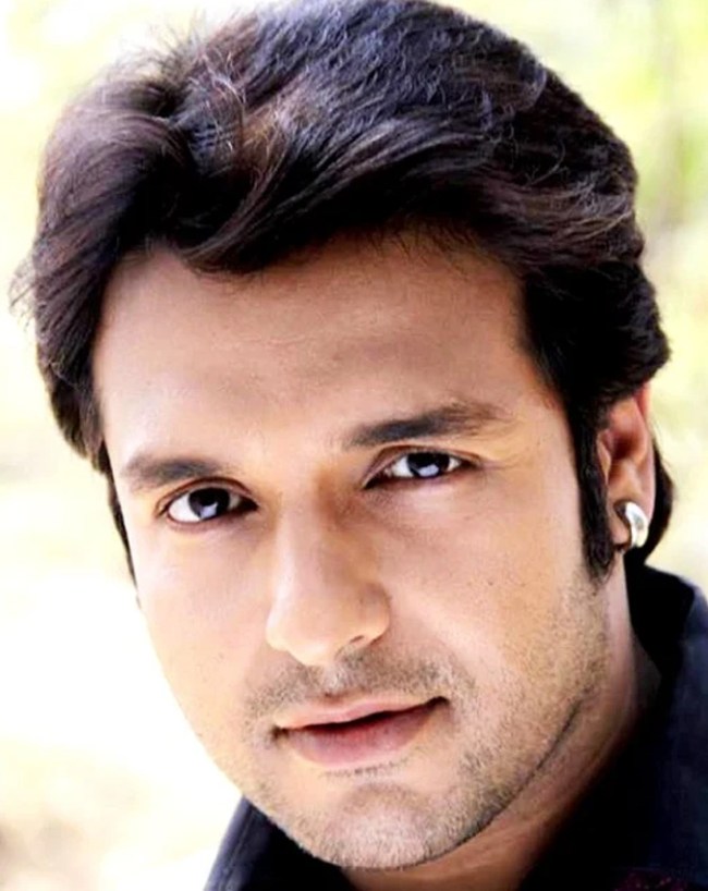 Bhojpuri Stars Worked in Bollywood-1-2-3-4-5-6