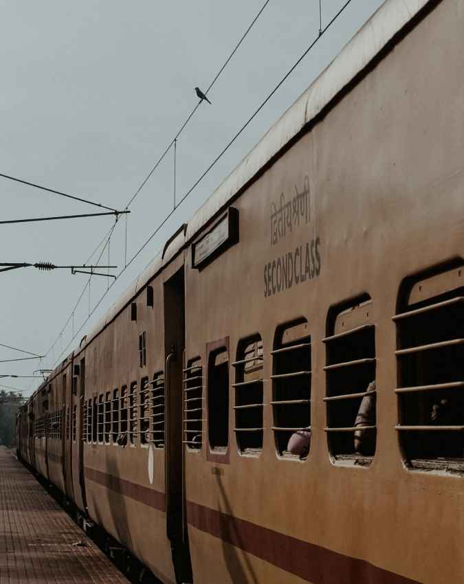 यात्री ट्रेनें भी चलती है