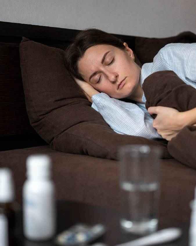 क्यों फायदेमंद हैं नींद के लिए अखरोट और बादाम का सेवन?