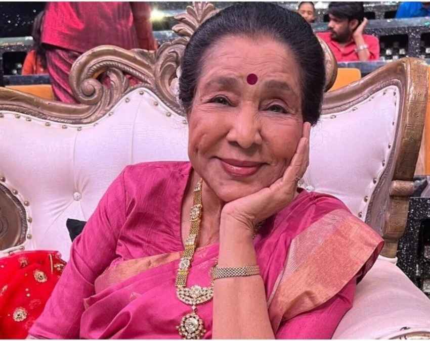 आशा भोसले फीस