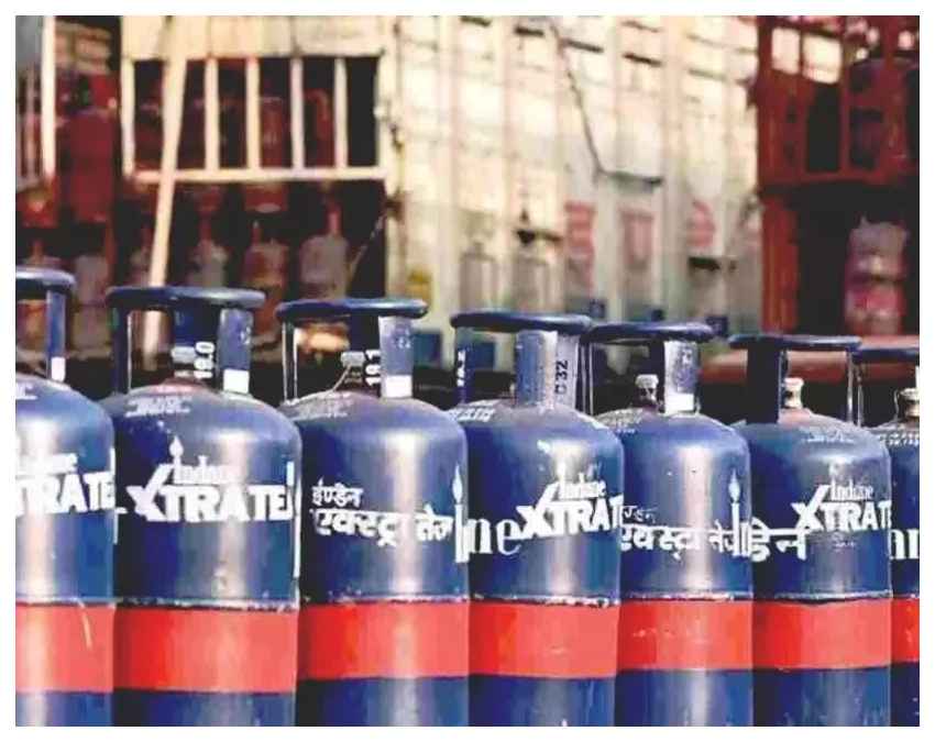 कमर्शियल सिलेंडर हुआ महंगा