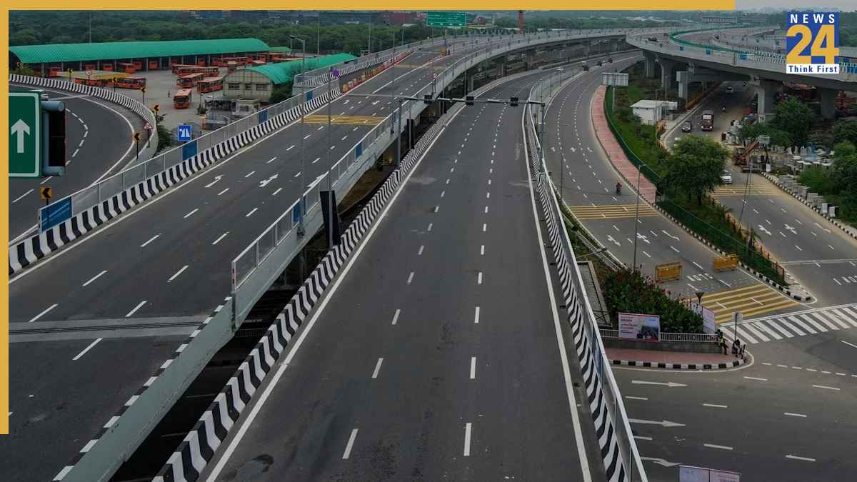 New delhi traffic jam, New delhi traffic police, delhi airport direct road, dhaula kuan underpass, dhaula kuan flywover