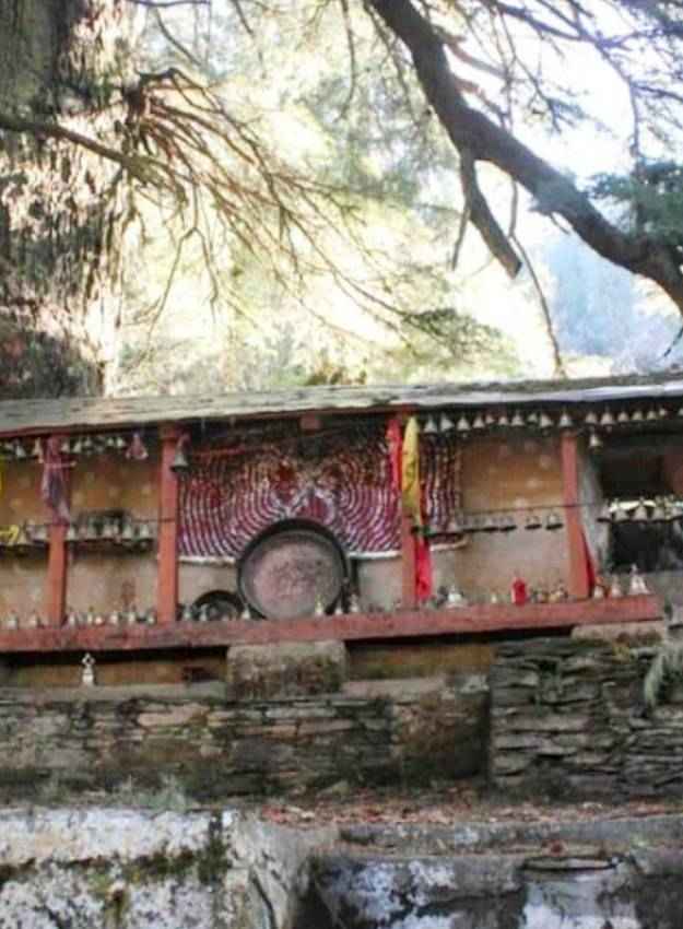 लाटू देवता: गांव की आस्था का केंद्र