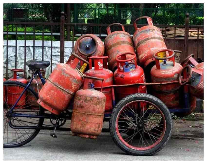 घरेलू और कमर्श‍ियल गैस के दाम 