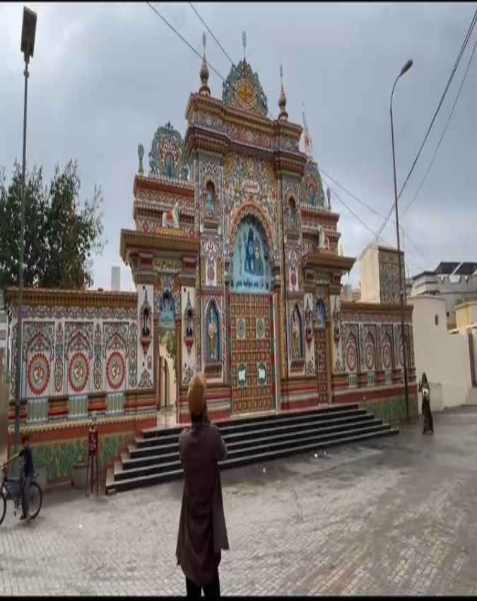 इलाके में हैं कई सुंदर मंदिर