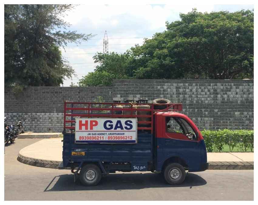 HP Gas ग्राहक: बस एक मैसेज BOOK और रिफिल तैयार