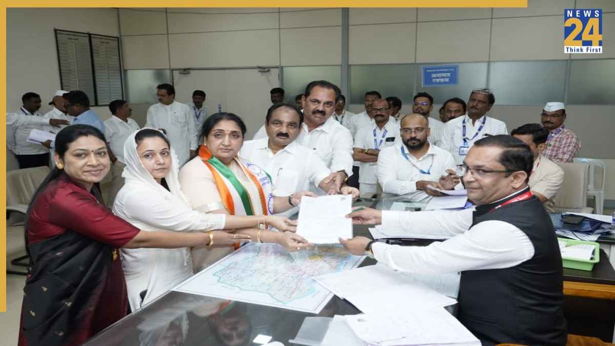 बारामती उपचुनाव: सुनेत्रा पवार ने भरा नामांकन, सियासी हलचल हुई तेज