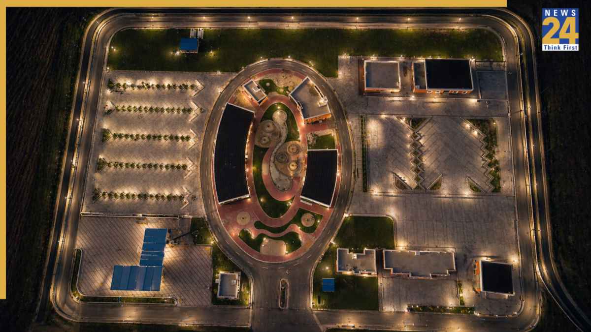 अदाणी ग्रुप द्वारा बनाए गए गंगा एक्सप्रेसवे का पीएम मोदी ने किया उद्घाटन