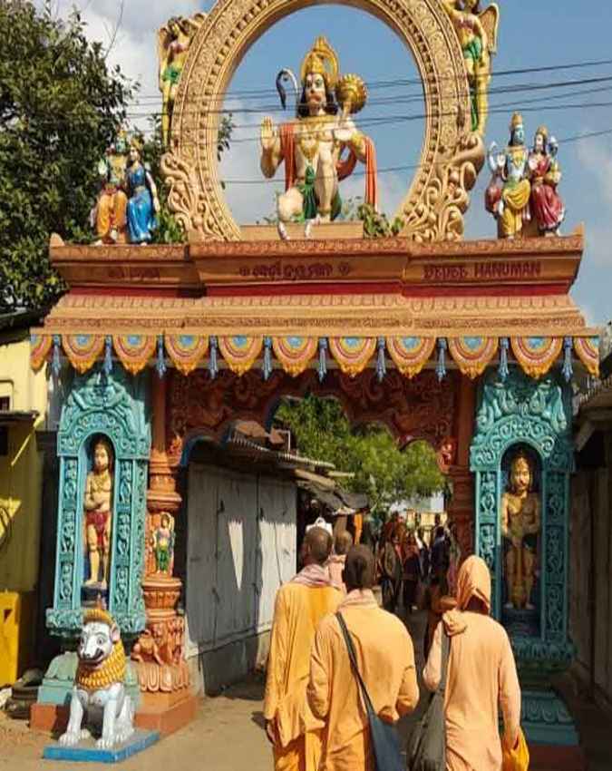 हनुमान जी को इसलिए बेड़ियों से जकड़ा गया