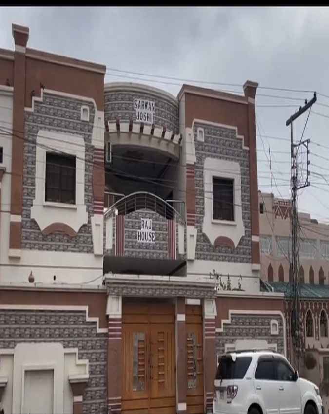 इलाके में बने हैं कई खूबसूरतत मंदिर