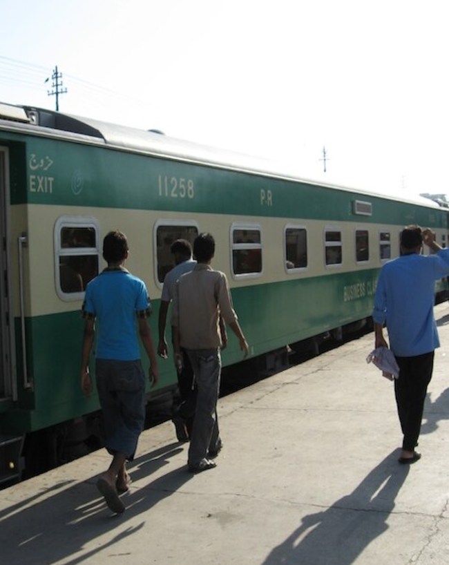 India and Pakistan Train Speed, pakistan karakoram express train, pakistan highspeed train, vande bharat train speed, pakistan train speed, india vande bharat train speed-1-2