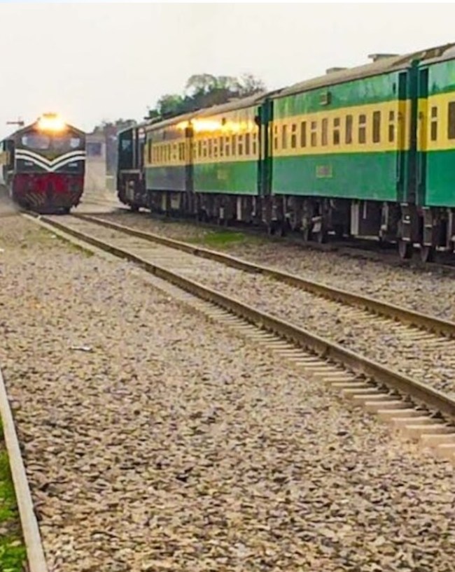 India and Pakistan Train Speed, pakistan karakoram express train, pakistan highspeed train, vande bharat train speed, pakistan train speed, india vande bharat train speed-1-2-3