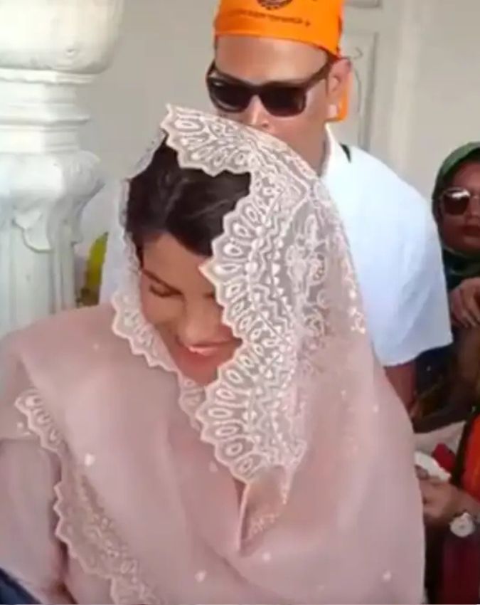 priyanka chopra golden temple visit -1-2-3-4-5-6
