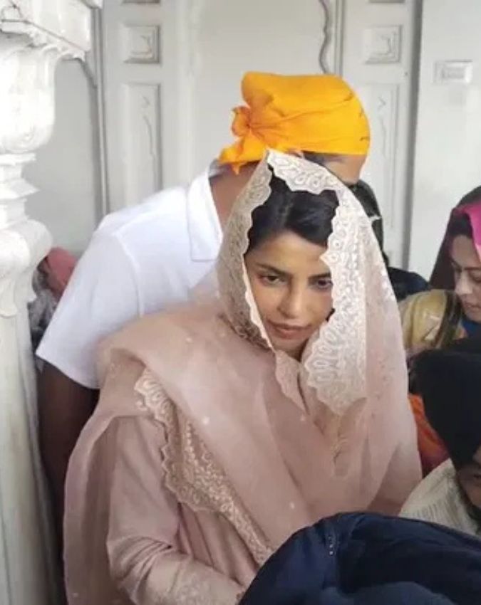 priyanka chopra golden temple visit -1-2