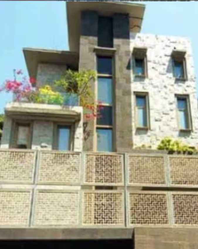 39 करोड़ में खरीदा था बंगला