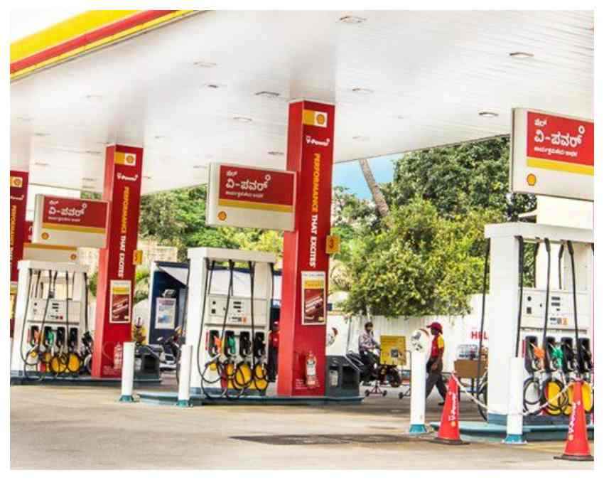 प्राइवेट पंपों पर भारी झटका: Shell और Nayara ने बढ़ाए दाम