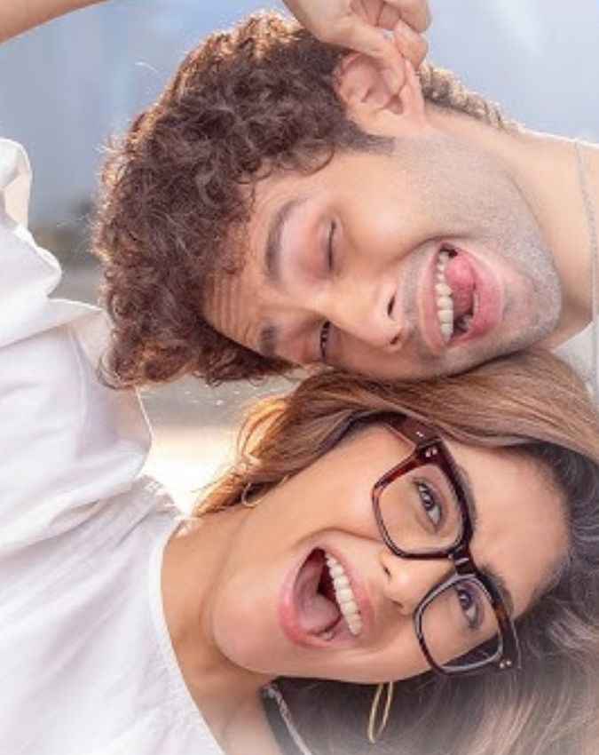 दो दीवाने सहर में