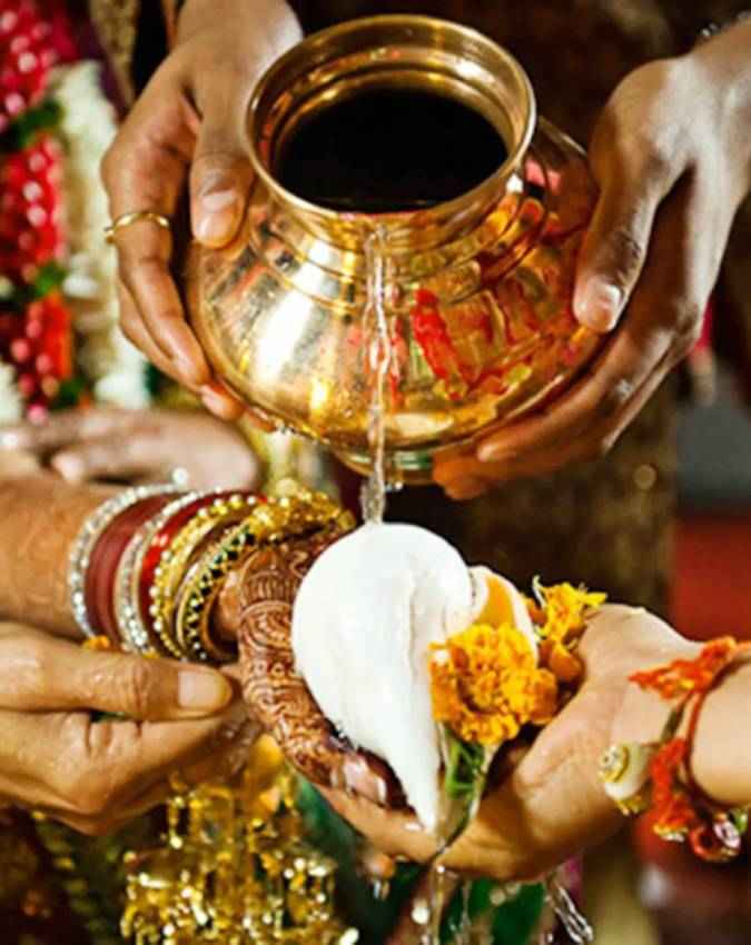 परंपरा और परिवार की भूमिका
