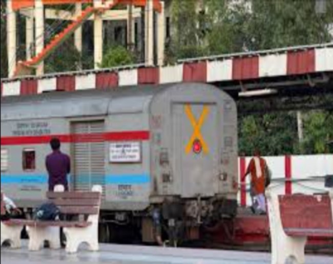 traino ke peeche x kyun, indian railway Train Cross Sign, indian railway Train, Vande Bharat or Metro, Cross Sign explained, important information railway-1-2