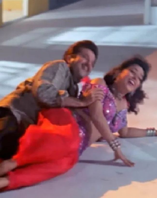 ye maal gaadi tu dhakka laga-1-2-3-4-5-6-7-8