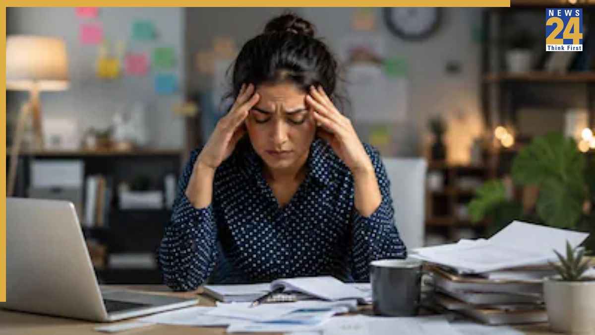 स्ट्रेस की वजह से बढ़ रहा BP? कंट्रोल करने के लिए अपनाएं ये टिप्स और कहें अलविदा