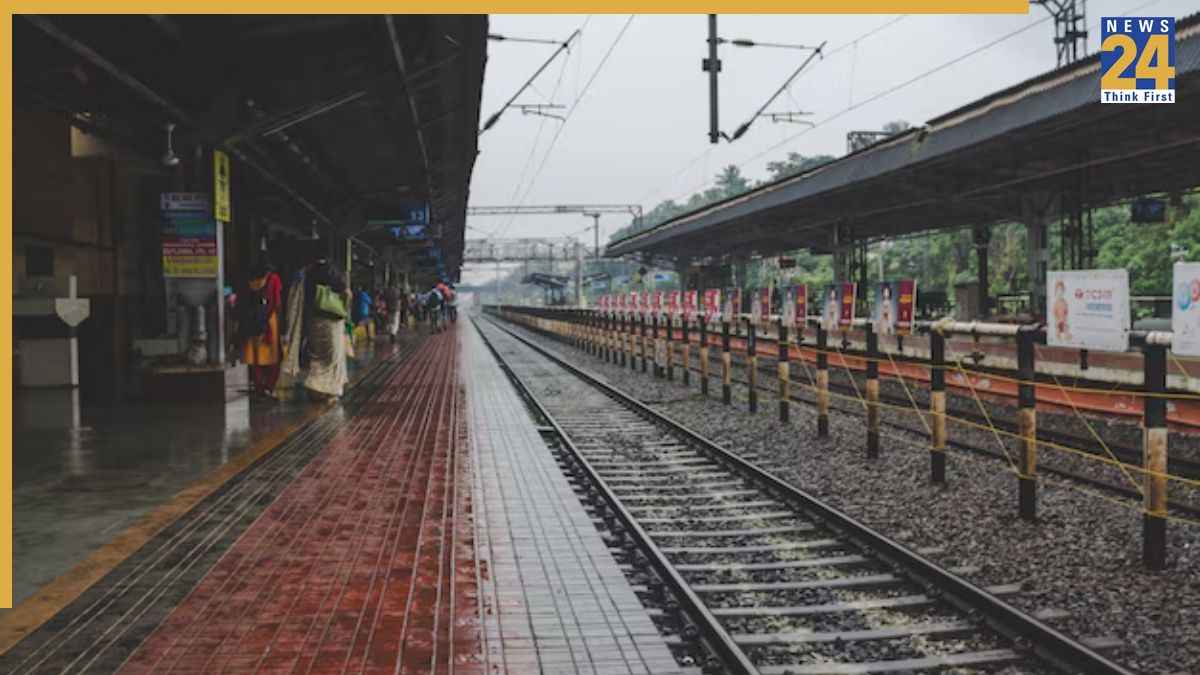 train me baccho ka ticket lagta hai