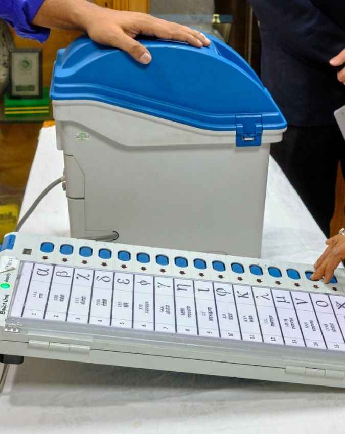एक EVM में कितने उम्मीदवार और वोट?