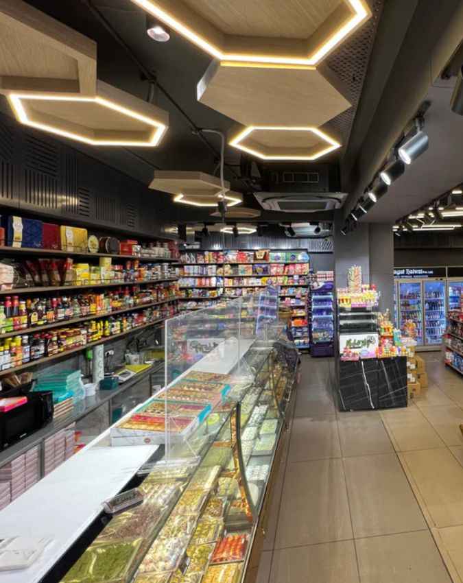230 वर्षों पुरानी भगव हलवाई दुकान 
