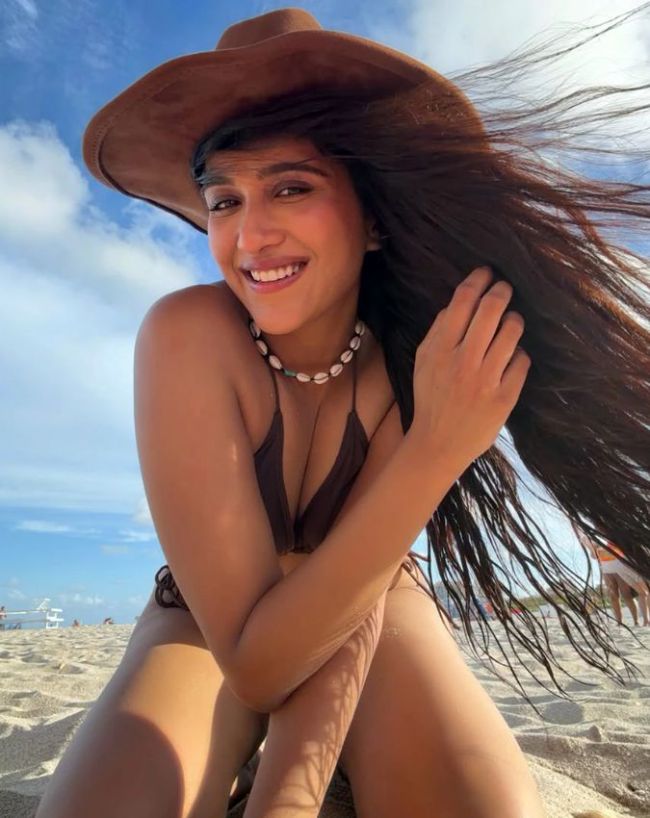 Nimrit Kaur Ahluwalia hot pics-1-2-3