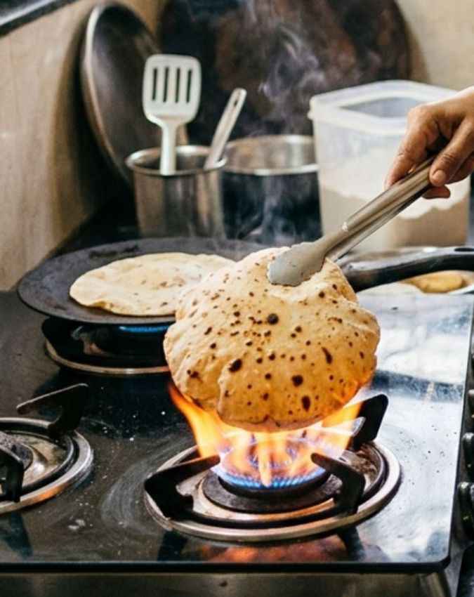 मीडियम आंच पर सेंकें