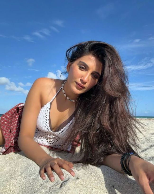 Nimrit Kaur Ahluwalia hot pics-1-2-3-4-5