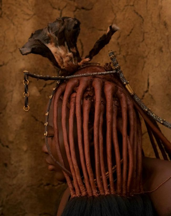 Himba Tribe bath without water-1-2