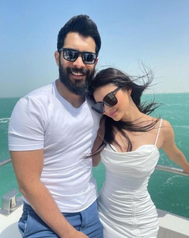 Mouni Roy Suraj Nambiar mulank-1-2-3-4-5