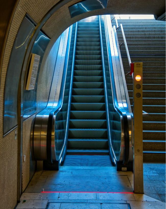 The Saddest Escalator In The World-1-2-3-4-5-6-7