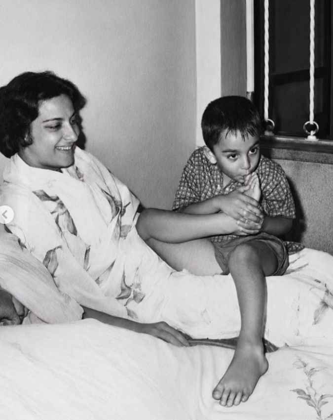  अंगूठा चूसते हुए संजय