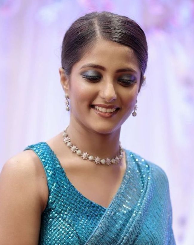 ulka gupta-1-2-3-4-5-6