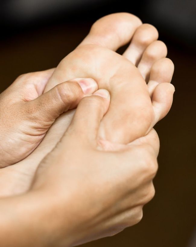 Disease signs on feel swollen feet-1-2-3-4
