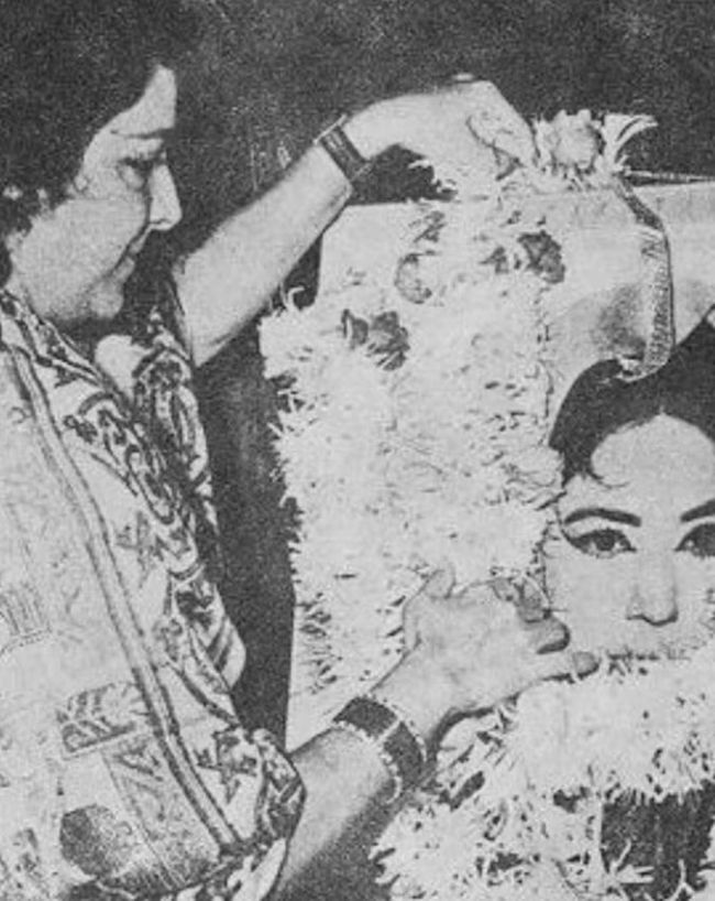 naargis and meena kumari-1-2-3-4-5-6-7