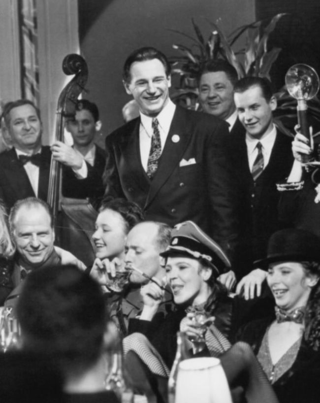 Schindler's List Movie Review,-1-2-3-4-5-6-7-8
