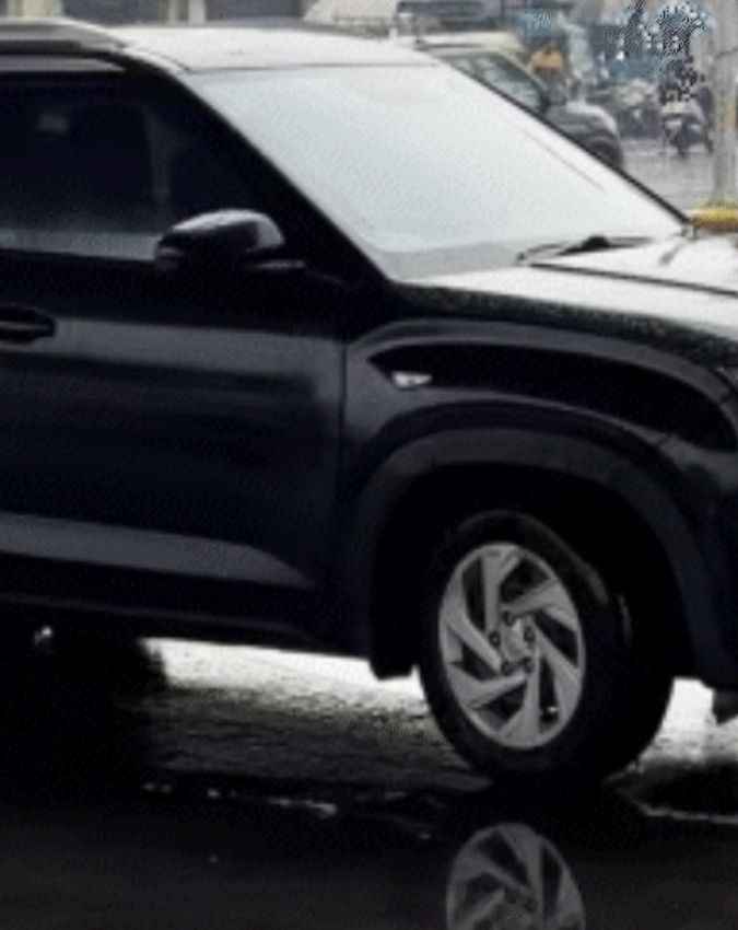 क्या इलेक्ट्रिक और लग्जरी कारों के लिए नियम अलग हैं?