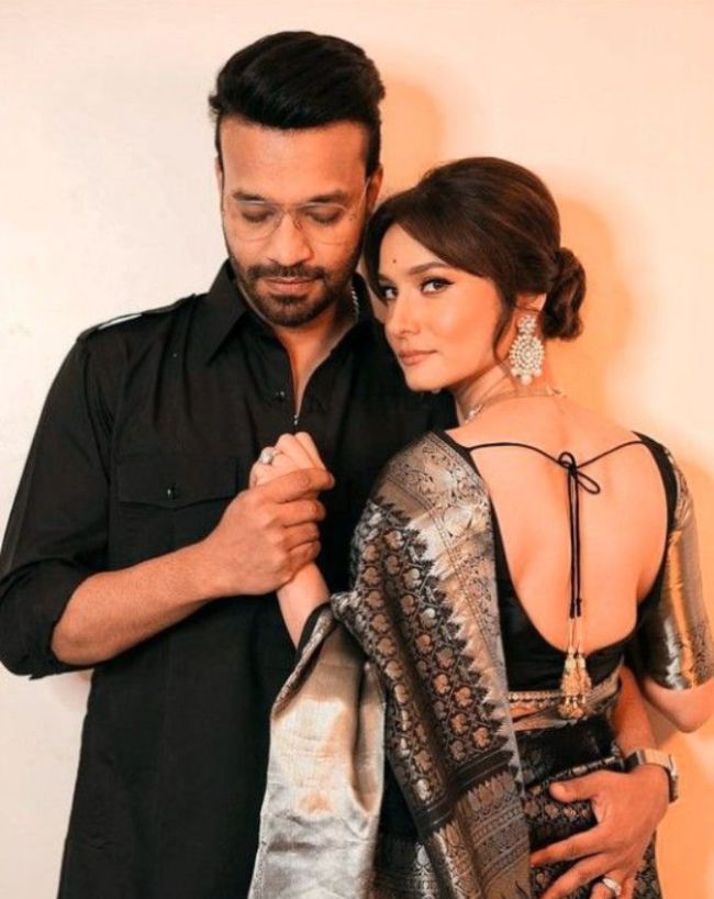 Vicky Jain first girlfriend-1-2-3-4-5-6-7-8
