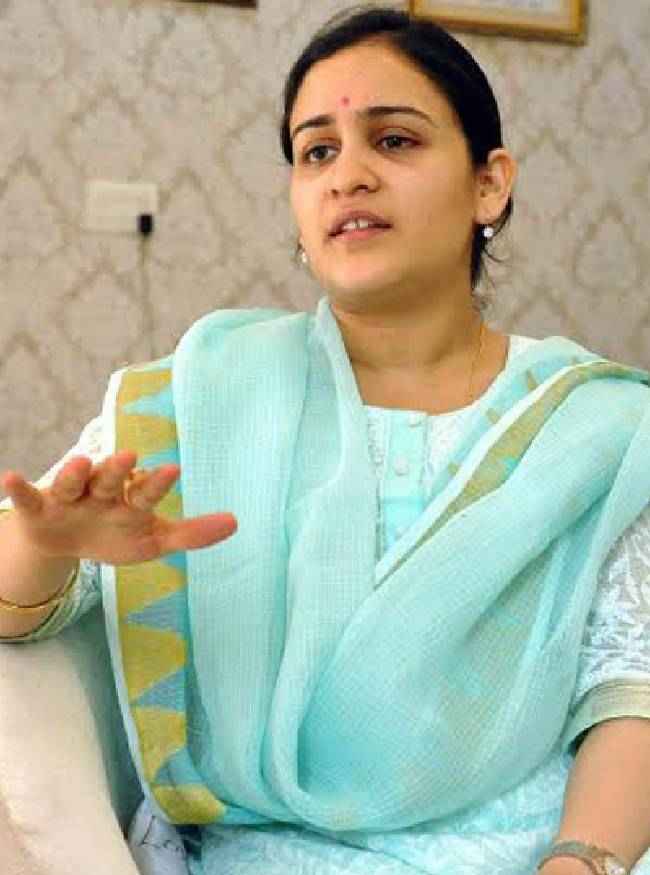 अपर्णा यादव का फैमिली बैकग्राउंड